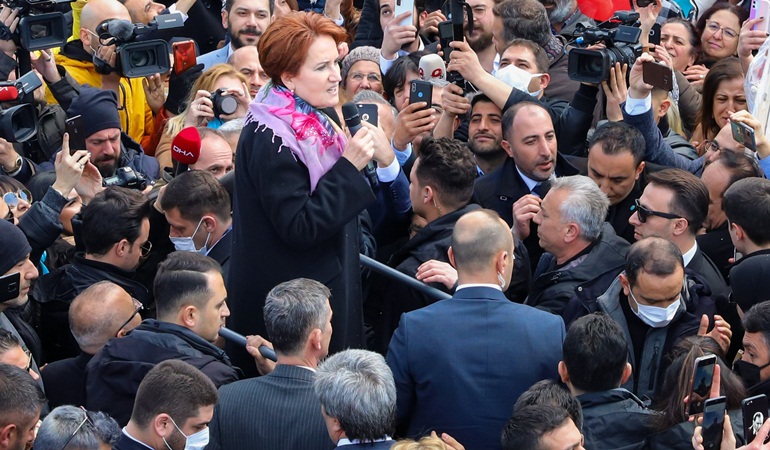 Esnaftan duydukları karşısında şaşkınlığını gizleyemedi