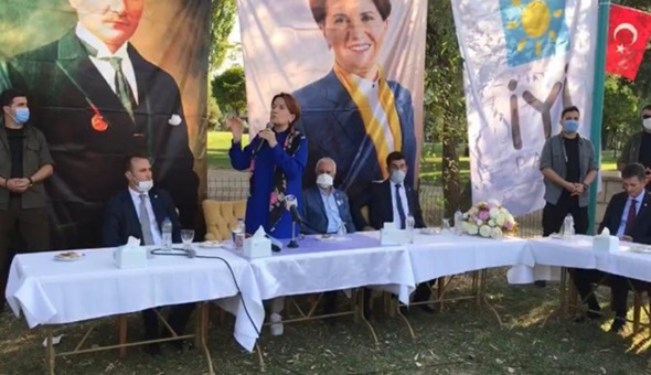 Ev kadını Meral Akşener’in kulağına eğildi ve dedi ki
