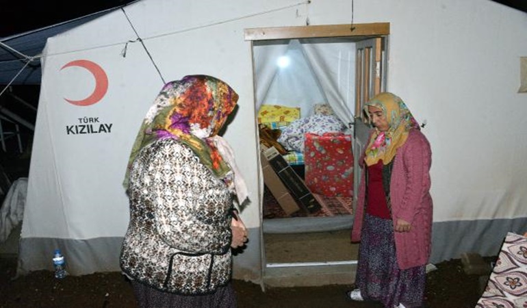 Evladı şehit olunca çadırı ısıtıcıyla doldurdular