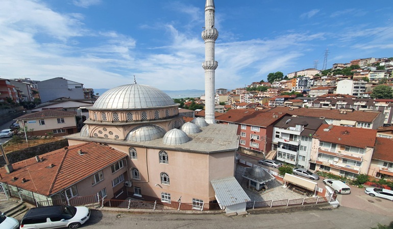 Evliya Çelebi Camii’ne kubbe ve pencere tadilatı
