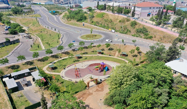 Eynerce Parkı, Dilovalı çocuklara karne hediyesi oldu