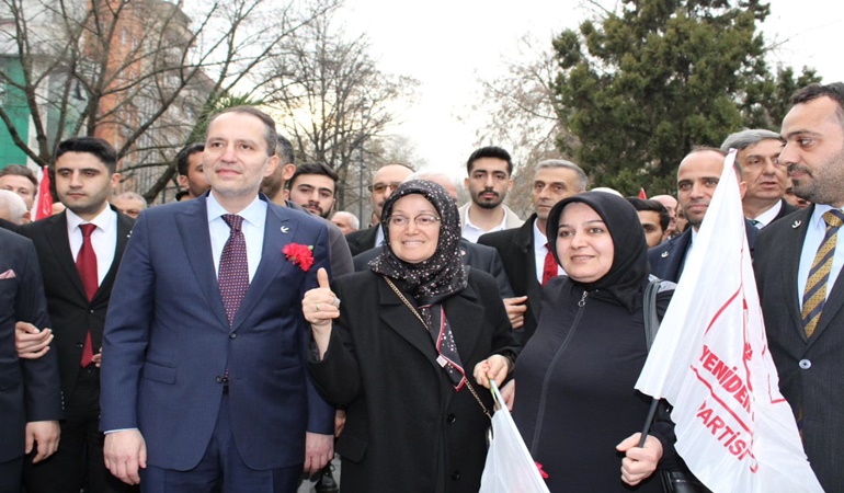 Fatih Erbakan İzmit’in ortasında yürüdü