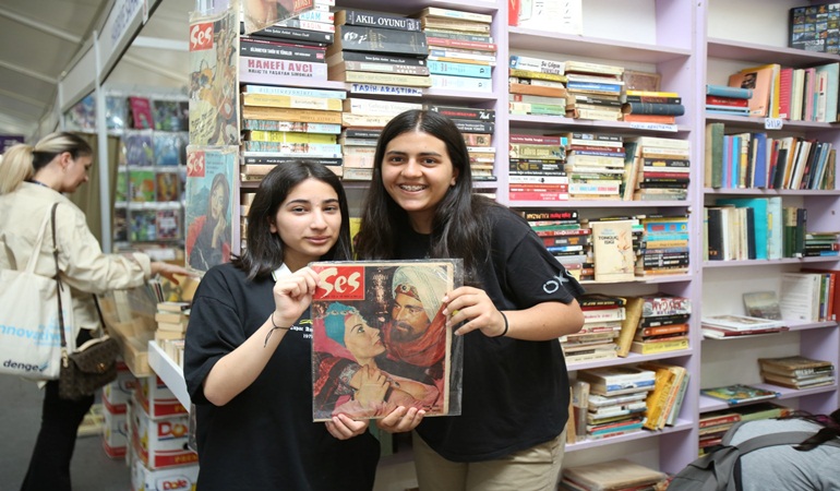 Fatma Girik, Kocaeli Kitap Fuarı'nda yaşıyor