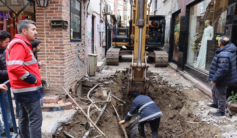 Fethiye Caddesi’nde milimetrik titizlikle çalışılıyor