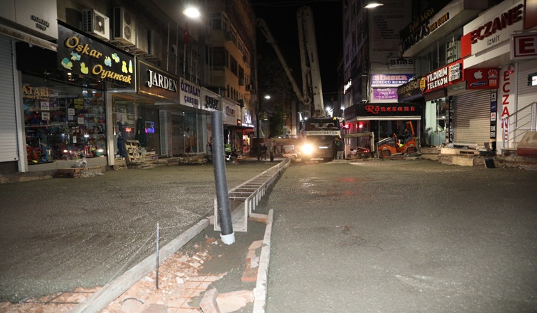 Fethiye Caddesi’nde üst yapı çalışması gece gündüz sürüyor