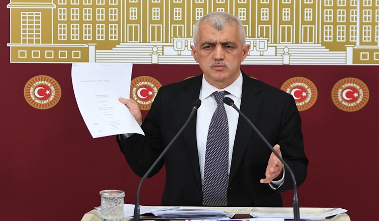 Fikri olmayan, sözü olmayan küfür eder!