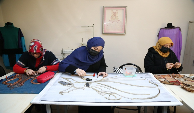 Filografi yaparak üniversite sınavına hazırlanıyor