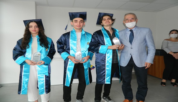 Final Eğitim Kurumları'nda mezuniyet sevinci