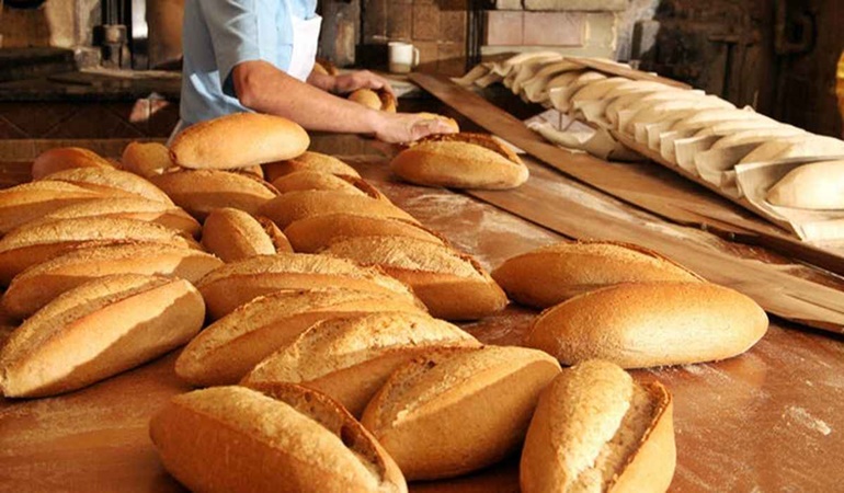 Garibanın ekmeği küçüldü, fiyatı 10 lira oldu