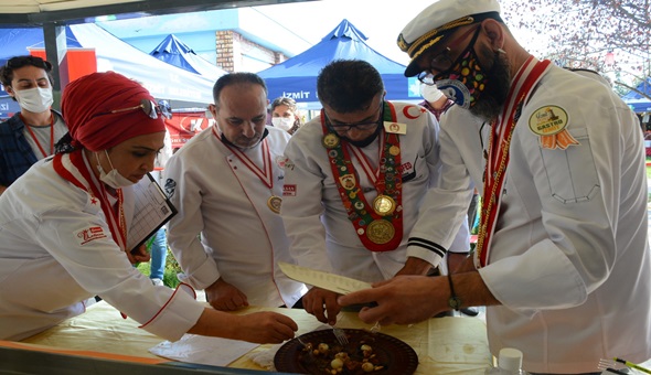 Gastro-İzmit genç şeflerin yarışmasıyla devam etti