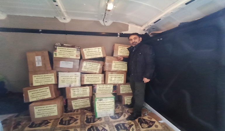 Gazeteci Mustafa Eranıl’dan deprem bölgesine kütüphane