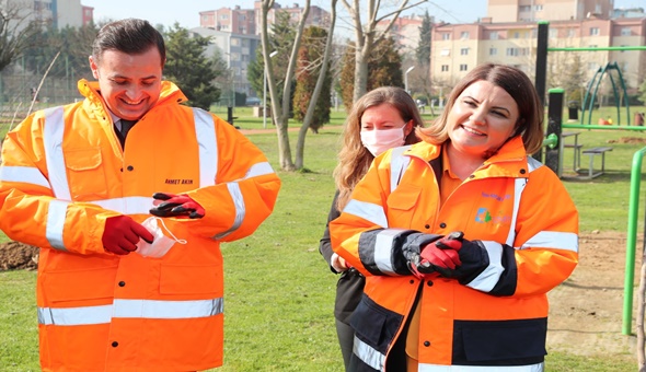 Gazeteci Sedat Şimşek Parkını meyve fidanlarıyla buluşturdular