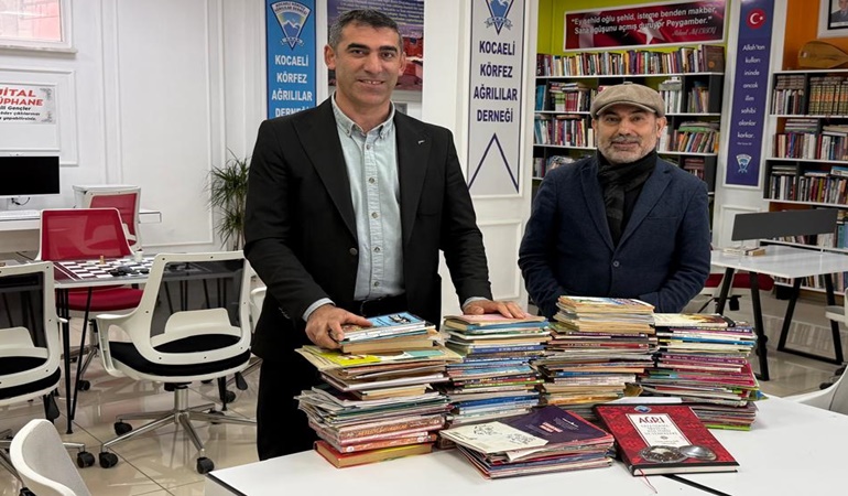 Gazeteci yazar Eranıl Ağrı’dak köy okuluna da kitap gönderdi