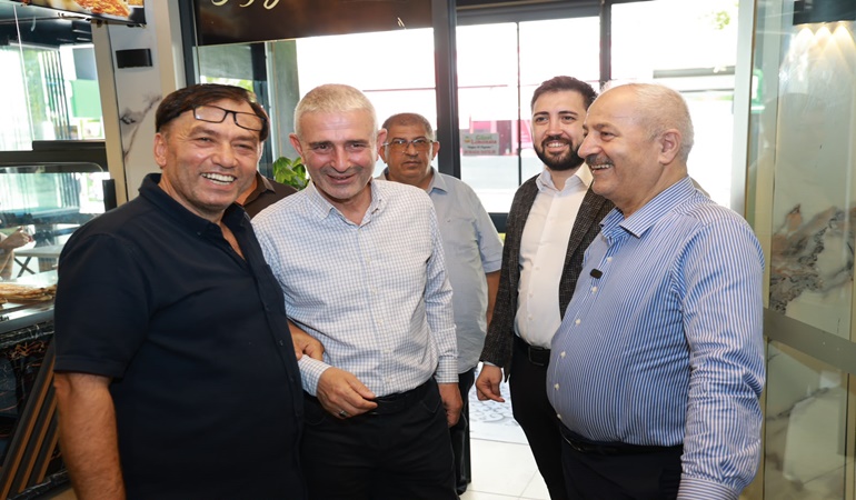 Gebze’de AKP’li başkanlar esnaf turuna çıktı