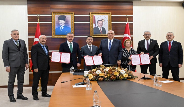 Gebze’de okul yapılması şartıyla arsalarını bağışladılar