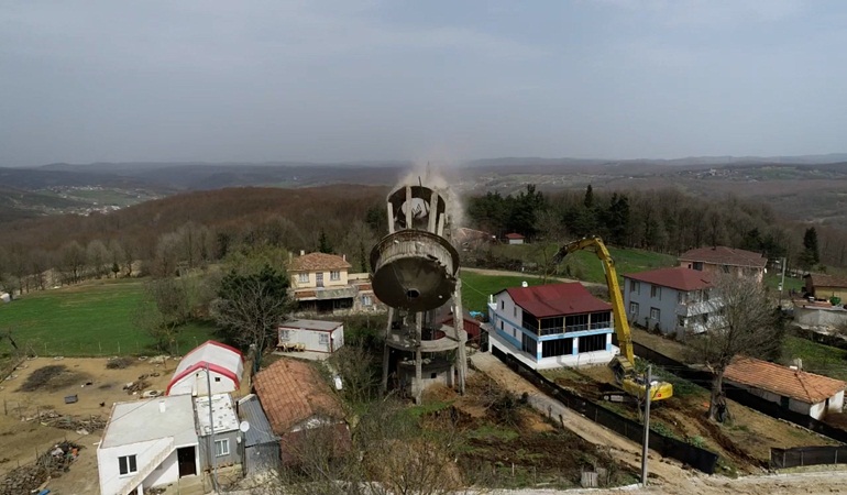 Gebze Kargalı’da ayaklı su deposu yıkılıyor
