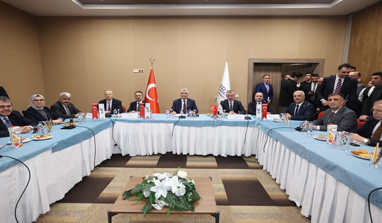 Gebze Ticaret Odası önce ihracatın liderlerini ödüllendirdi, sonra istişare için toplandı