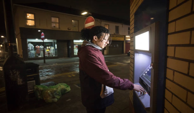 Gece ATM'den para çekmek riskli mi?