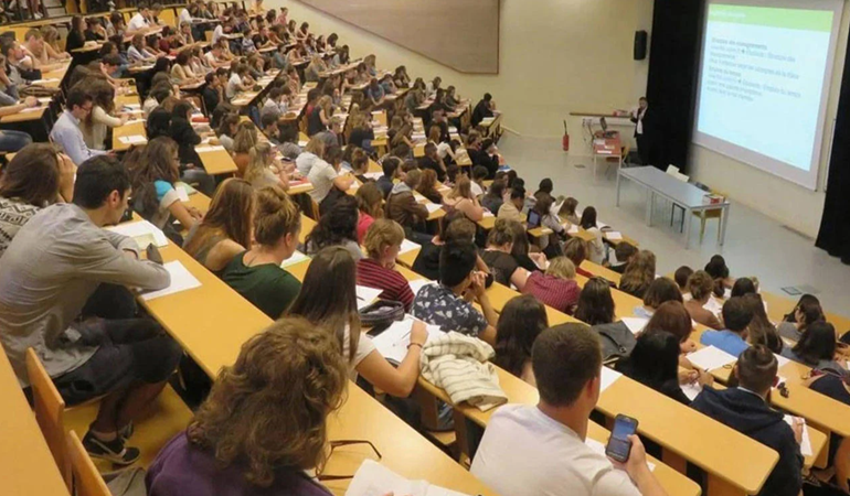 Geçim derdine düşen çok sayıda öğrenci okulu bıraktı