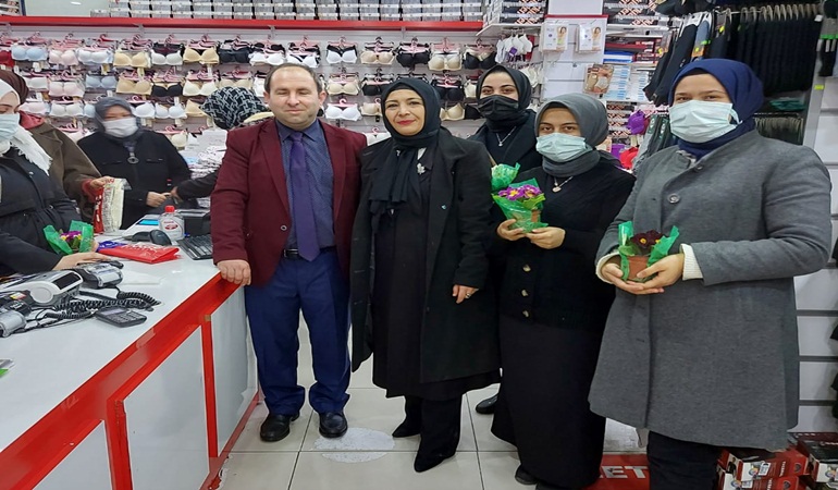 Gelecek İzmit’ten kadınlara çiçek