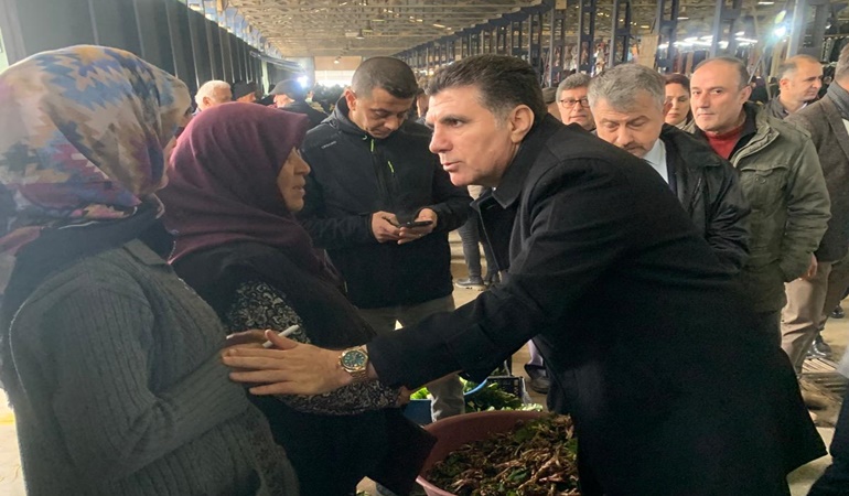 Gencay Yıldıztekin esnafın kalbini kazandı!