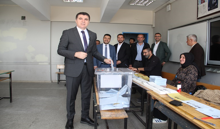 Gencay Yıldıztekin oyunu Darıca’da kullandı