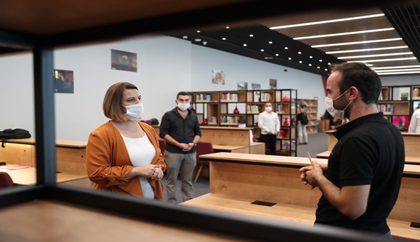 Gençler istedi, Hürriyet Kütüphanenin saatini uzattı