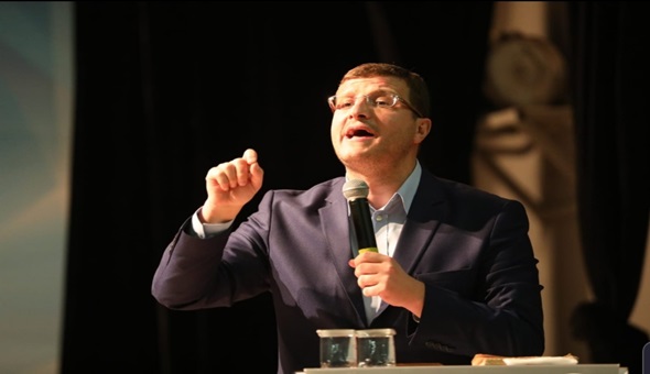 Gölcük Beldiyesi'nden önemli günde önemli konferans