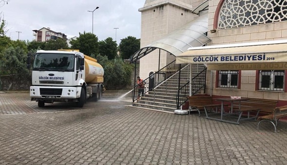 Gölcük Belediyesi Cuma namazı için hazırlık yaptı