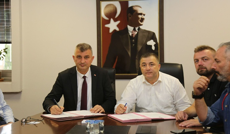 Gölcük Belediyesi, işçilerini enflasyona karşı ezdirmedi