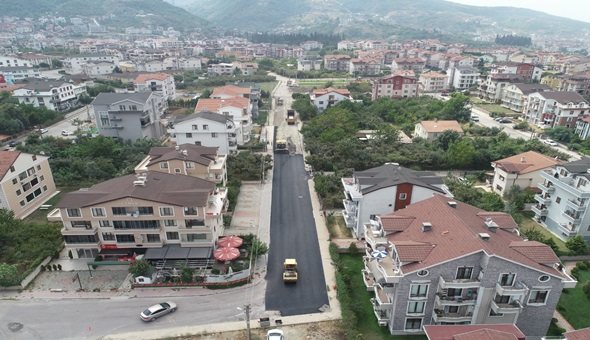 Gölcük Belediyesi kentin dört bir yanında çalışıyor