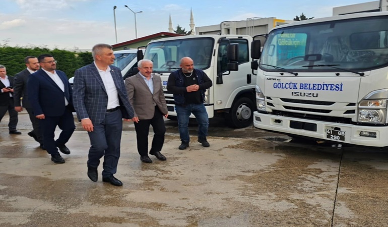 Gölcük Belediyesi’nin araç filosuna 5 yeni araç daha