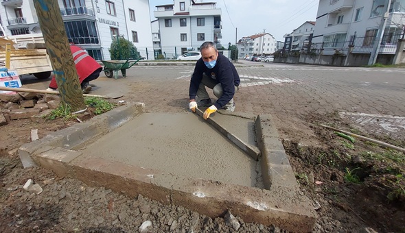 Gölcük Belediyesi temizlik işleri durmaksızın çalışıyor