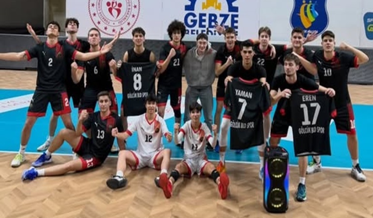Gölcük Belediyesi voleybolda tarih yazdı