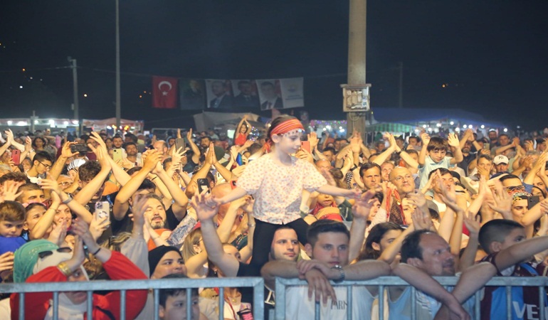 Gölcük Belediyesi Yazlık Kadırga Şenliği başladı