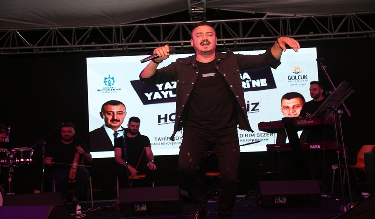 Gölcük Belediyesi Yazlık Kadırga Şenliği Sinan Yılmaz konseri ile başladı 