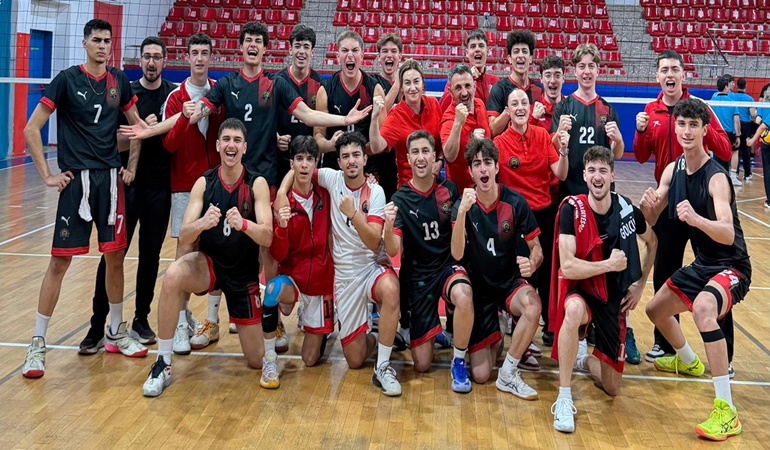 Gölcük Belediyespor voleybol takımı Türkiye Finalleri’ne yükseldi