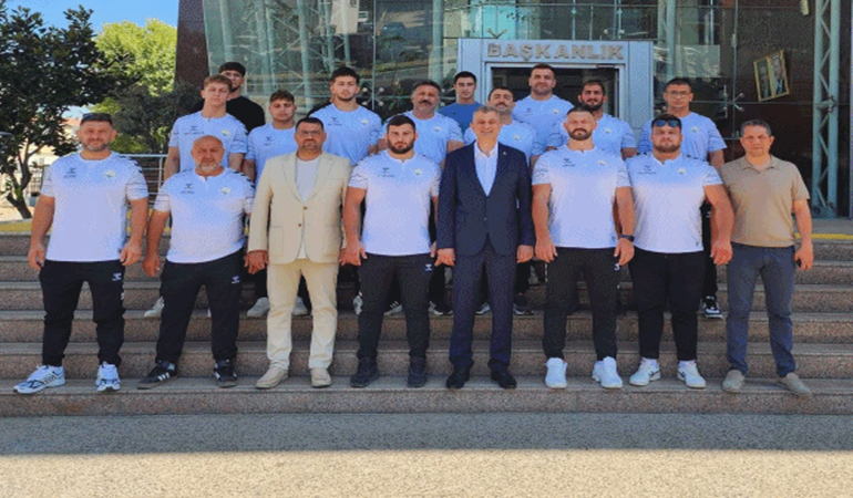 Gölcük Belediyespor yağlı güreş takımı Kırkpınar’a uğurlandı