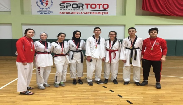 Gölcük Belediyesporlu tekvandoculardan büyük başarı