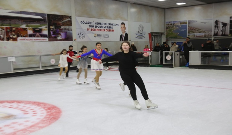 Gölcük Buz Pisti bakım sonrası hizmete açıldı