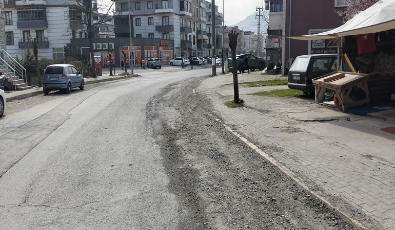 Gölcük Çiftlik Mahallesi’nde bayrama böyle mi girilecek?