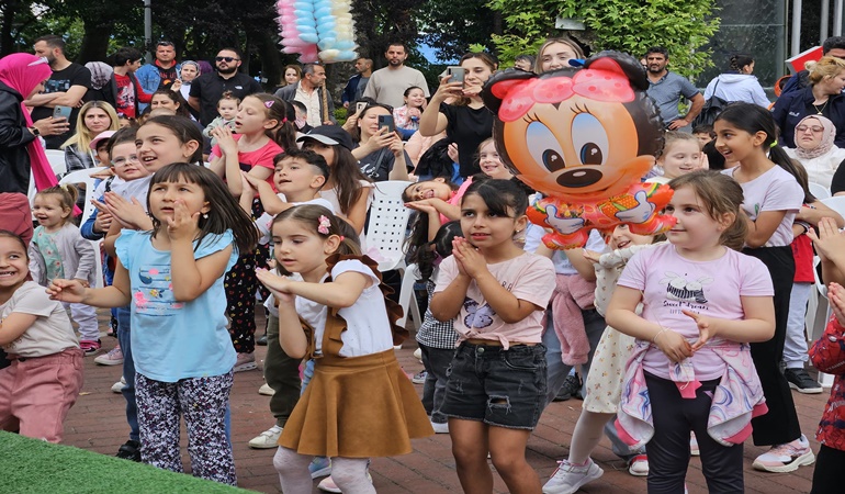 Gölcük Çınarlık meydanı çocuklarla şenlendi