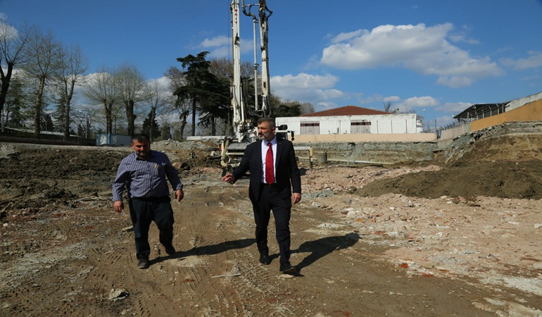 Gölcük Hükümet Konağı'nda yapım çalışmaları hızla sürüyor