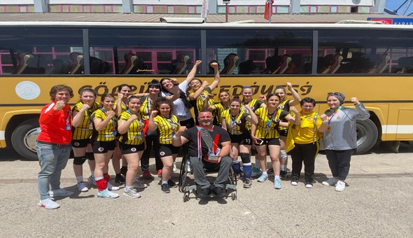 Gölcük İşitme Engelliler Voleybol Takımı Türkiye şampiyonu oldu