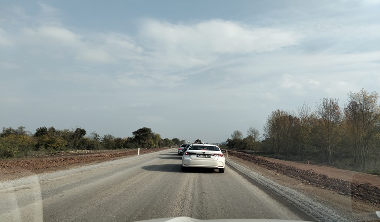 Gölcük-İzmit alternatif yol çok toz kaldırıyor!