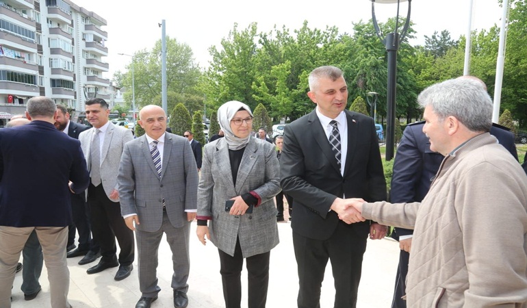 Gölcük kucaklaştı