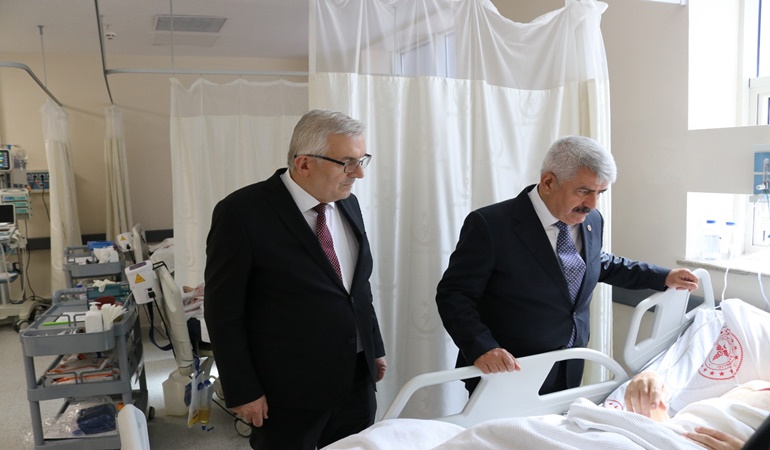 Gölcük Necati Çelik Devlet Hastanesi’ne 12 yataklı yoğun bakım ünitesi