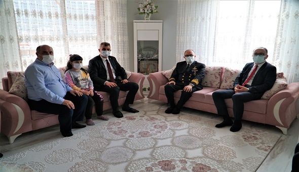 Gölcük protokolü şehit ailelerini ziyaret etti