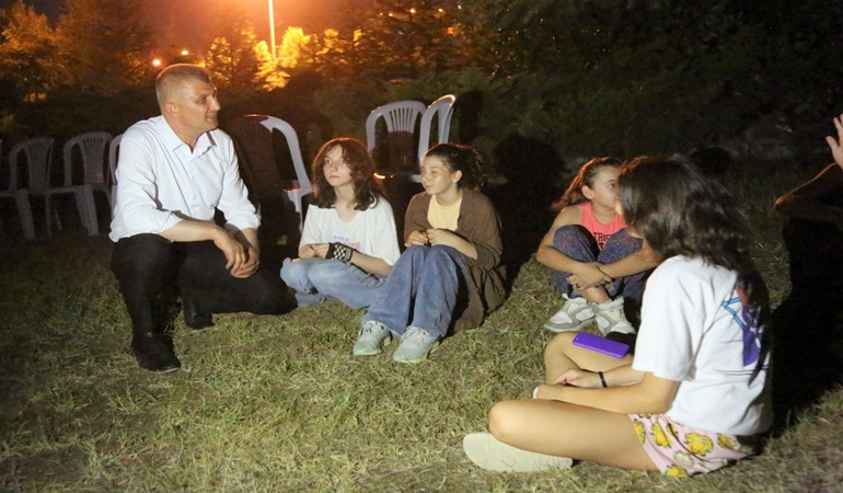 Gölcük’te 1000 çocuk açık hava sineması keyfini yaşadı 