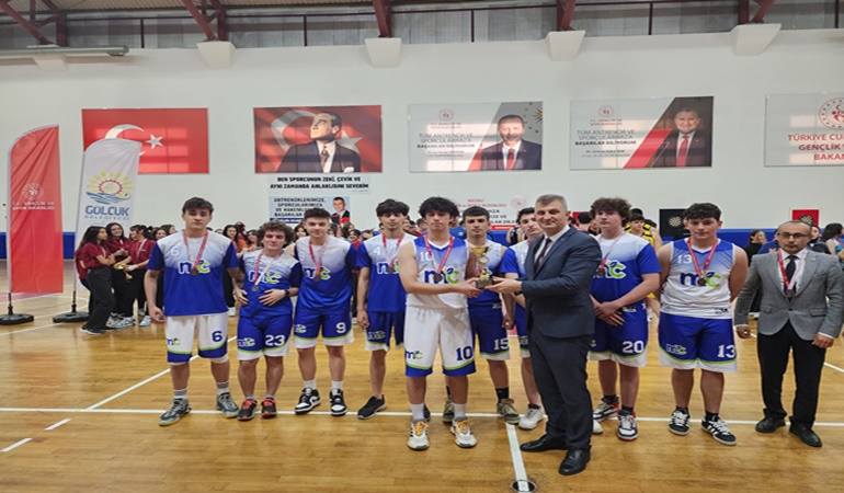 Gölcük’te 19 Mayıs Gençlik Kupası’nda ödüller sahiplerini buldu